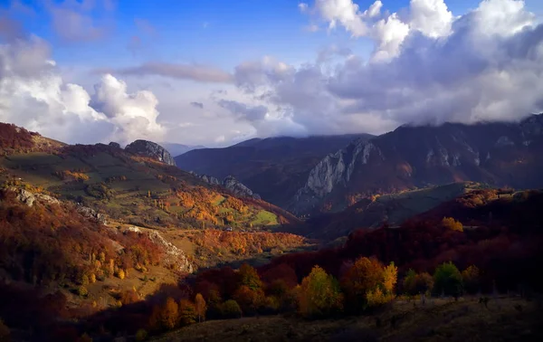 Uitzicht Vanuit Lucht Het Platteland Van Karpaten Herfstochtend Roemenië — Stockfoto