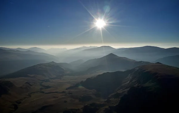 罗马尼亚横贯高山的欧洲最高道路上美丽的山景 — 图库照片