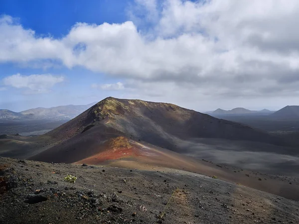 Färgglada Vulkaniska Kratrar Nationalparken Timanfaya Lanzarote Kanarieöarna Spanien — Stockfoto