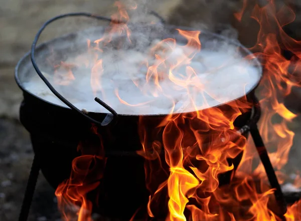 Preparing Food Camp Hot Food Boiling Big Pot Fire — Stock Photo, Image