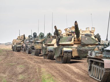 Galati, Romanya - 20 Nisan 2017: askerler Smardan Çokgen Galati County, Romanya Adalet kartal askeri tatbikat sırasında Amerikan ve Romanya; 20 Nisan 2017