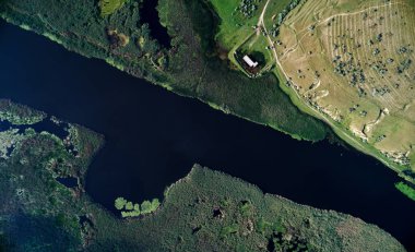 Tuna Nehri Parches Köyü, Dobrogea, Romanya'nın havadan görünümü