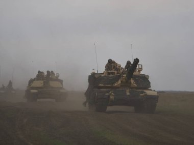 Galati, Romanya - 20 Nisan 2017: askerler Smardan Çokgen Galati County, Romanya Adalet kartal askeri tatbikat sırasında Amerikan ve Romanya; 20 Nisan 2017