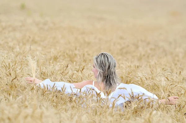 Young Beautiful Woman Golden Field Summer — Stock Photo, Image