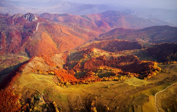 Vista Aérea Das Montanhas Dos Cárpatos Campo Manhã Outono Roménia — Fotografia de Stock