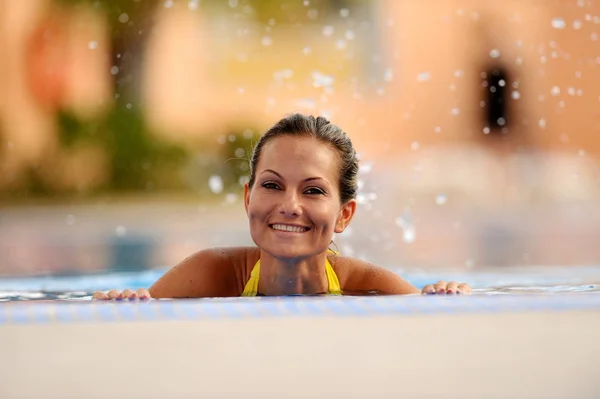 Young Woman Swimming Pool Warm Summer Day — Stock Photo, Image