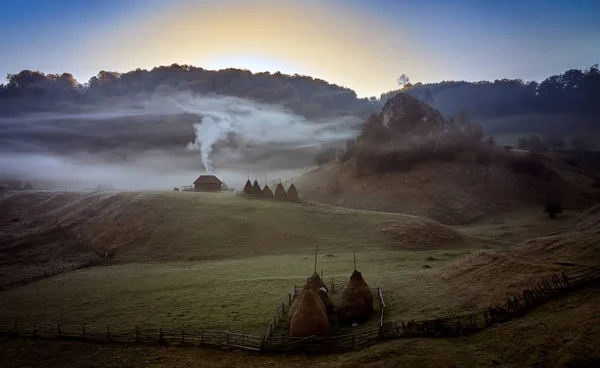 Berglandschaft Herbstmorgen Fundatura Ponorului Rumänien Luftaufnahme — Stockfoto