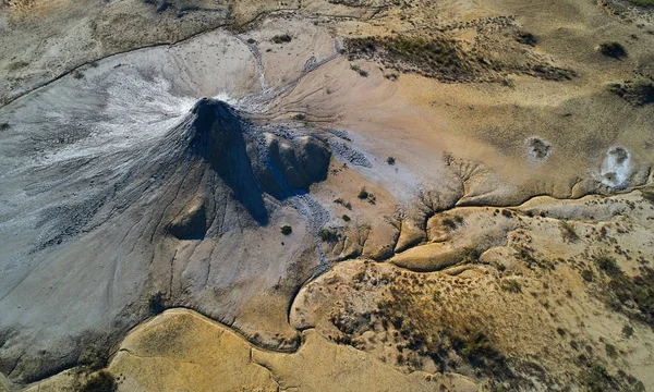 Berca ブザウ郡 ルーマニア 空撮から泥の火山のある風景します — ストック写真