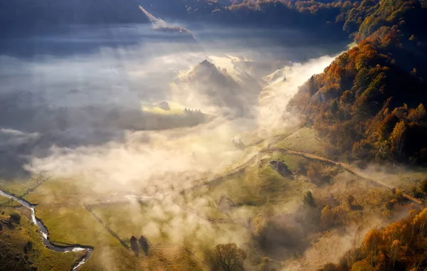 Góry Krajobraz Jesienny Poranek Fundatura Ponorului Rumunia Widok Lotu Ptaka — Zdjęcie stockowe
