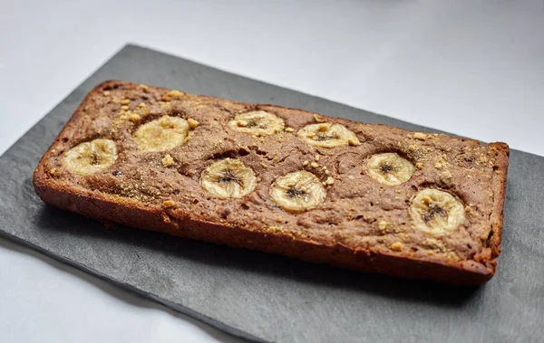 Muzlu çikolatalı pasta, üstten manzaralı. Muzlu çikolatalı pasta. Çikolatalı turta. Muzlu çikolatalı turta.