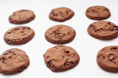 Çikolata kaplı kurabiyeler.