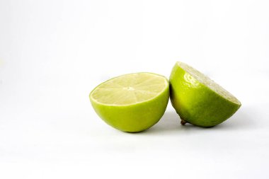 Beyaz arkaplanda kireç