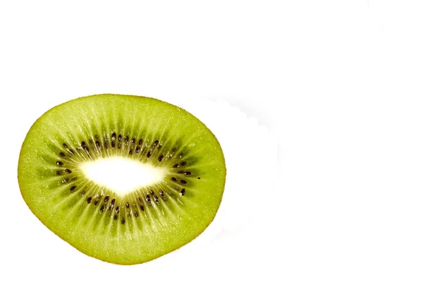 Kiwi em um fundo branco — Fotografia de Stock