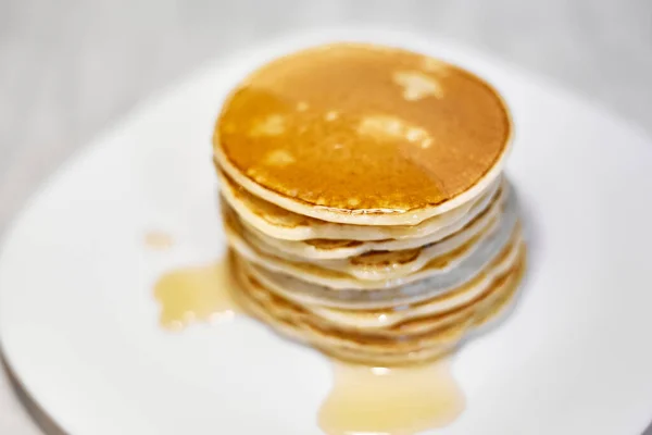 Setumpuk Pancake Ada Piring Putih Pancakes Atas Piring Putih Pancakes — Stok Foto