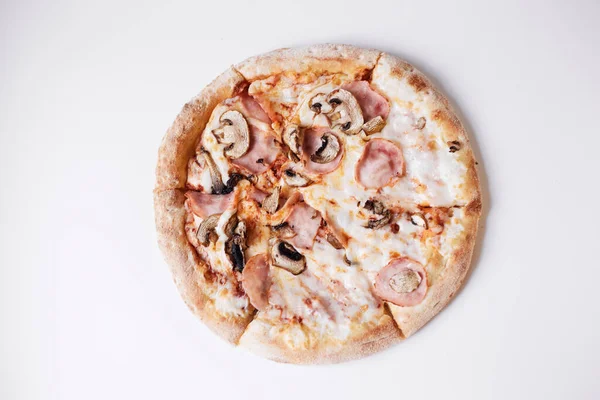 Mantarlı ve jambonlu pizza, jambonlu ve mantarlı pizza.