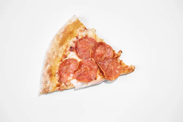 Una Fetta Pizza Salame Bianco Una Fetta Pizza Salame Piccante — Foto Stock