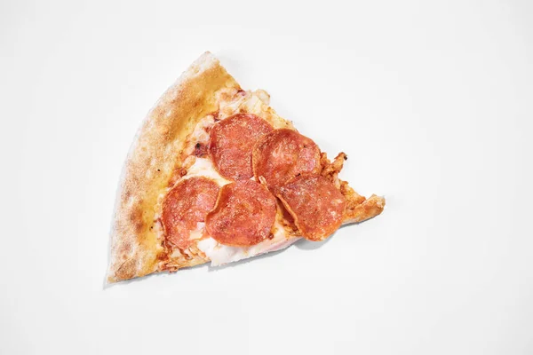 Una Fetta Pizza Salame Bianco Una Fetta Pizza Salame Piccante — Foto Stock