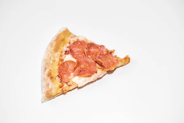 Uma Fatia Pizza Pepperoni Branco Fatia Pizza Pepperoni — Fotografia de Stock