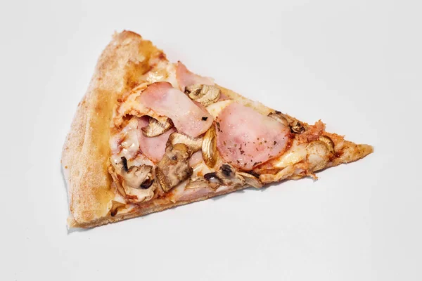 Mantarlı ve jambonlu pizza, jambonlu ve mantarlı pizza.