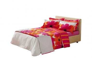 beyaz arka plan üzerinde izole çift kişilik yatakta güzel kapak