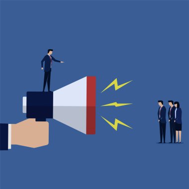 İş adamı düz konsept işadamı bağırarak büyük bir megafonla ekibe bağırıyor. İniş sayfası şablonu.