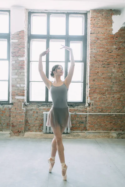 Ung Ballerina Blir Redo Sträckt Och Dansande Poserar Balett Fotosession — Stockfoto
