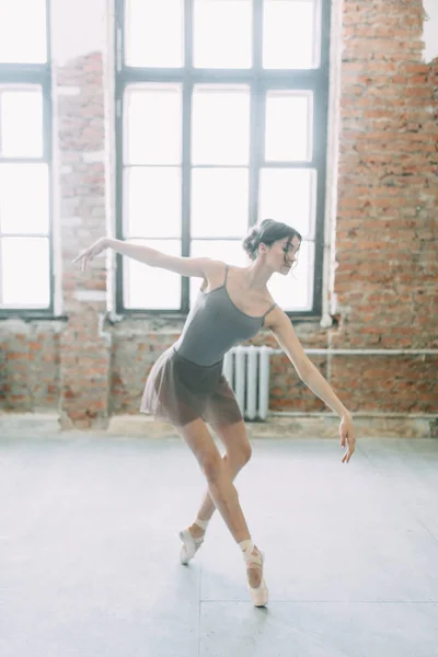 Ung Ballerina Blir Redo Sträckt Och Dansande Poserar Balett Fotosession — Stockfoto