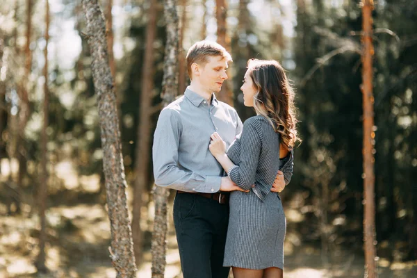 Vor Der Hochzeit Fotoshooting Wald Der Natur Form Von Wandern — Stockfoto