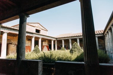 Pompei antik kalıntıları yok. Vezüv, İtalya manzaralı tarihi kalıntılar. Fosiller ve kazı, panoramik şehir. Konumlar ve dünya mirası.