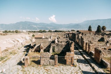 Pompei antik kalıntıları yok. Vezüv, İtalya manzaralı tarihi kalıntılar. Fosiller ve kazı, panoramik şehir. Konumlar ve dünya mirası.