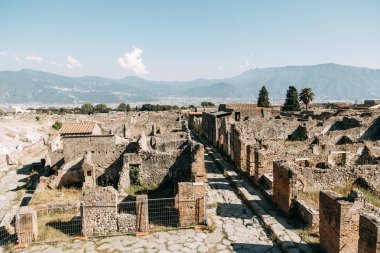 Pompei antik kalıntıları yok. Vezüv, İtalya manzaralı tarihi kalıntılar. Fosiller ve kazı, panoramik şehir. Konumlar ve dünya mirası.