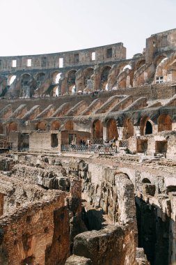Kolezyum, Roma, İtalyan tarzı binalar. Güzel mimari ve eski binalar. Turizm, tüm dünyada popüler. Antik Roma