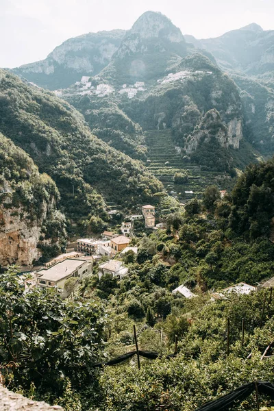 Costa Amalfi Encostas Montanha Com Plantações Limões Vista Panorâmica Cidade — Fotografia de Stock