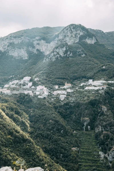 Costa Amalfi Encostas Montanha Com Plantações Limões Vista Panorâmica Cidade — Fotografia de Stock