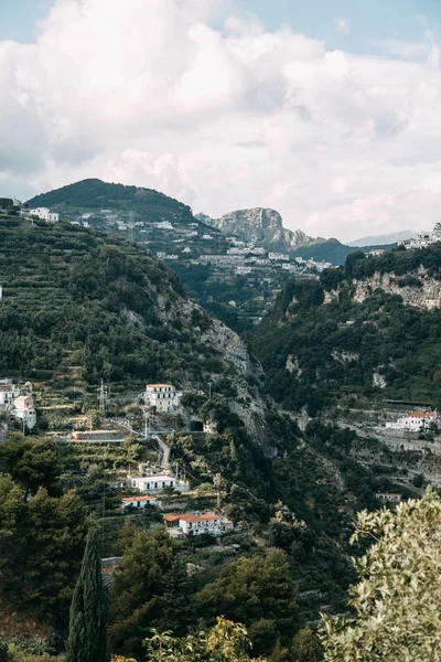 Amalfikusten Och Berget Sluttar Med Odlingar Citroner Panoramautsikt Över Staden — Stockfoto