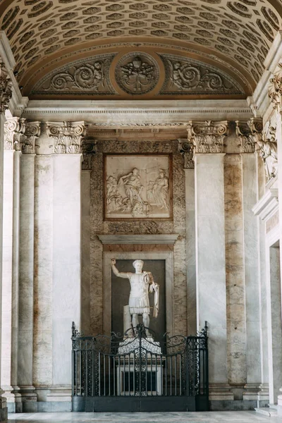 Iglesia Salvatore Roma Vista Desde Fuera Desde Dentro Frescos Estatuas —  Fotos de Stock