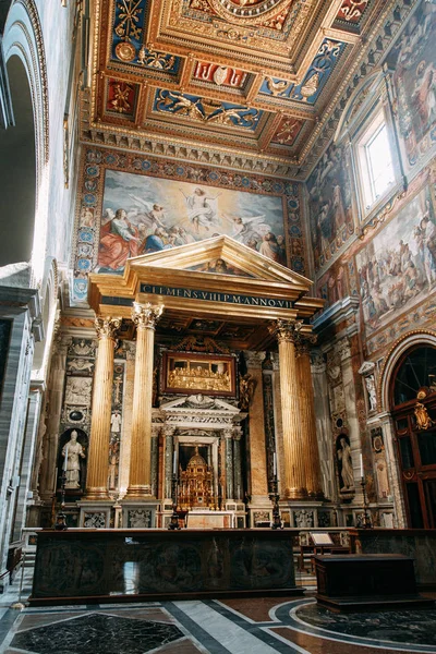 Chiesa Salvatore Roma Vista Dall Esterno Dall Interno Affreschi Statue — Foto Stock