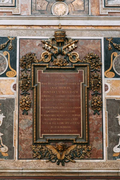 Iglesia Salvatore Roma Vista Desde Fuera Desde Dentro Frescos Estatuas —  Fotos de Stock