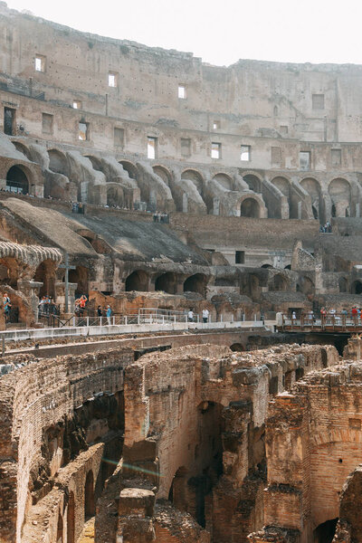 Колизей в Риме, здания в итальянском стиле. Красивая архитектура и старинные здания. Туристическое направление, популярное во всем мире. Древний Рим
