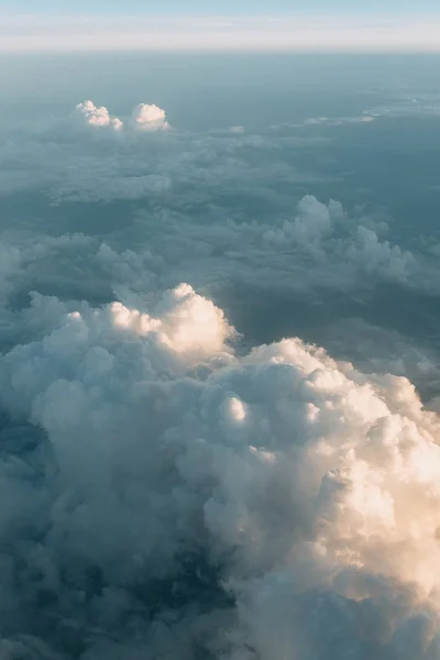 Vista Desde Avión Altitud Volando Sobre Las Nubes Puesta Sol — Foto de Stock