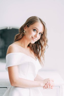 Bir kavram evlilik, çağdaş Avrupa gelin. Buket çiçek, iç Studio ücretleri. Minimalist bir düğün, beyaz renk için fikirler