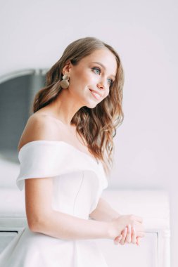 Bir kavram evlilik, çağdaş Avrupa gelin. Buket çiçek, iç Studio ücretleri. Minimalist bir düğün, beyaz renk için fikirler