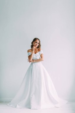 Bir kavram evlilik, çağdaş Avrupa gelin. Buket çiçek, iç Studio ücretleri. Minimalist bir düğün, beyaz renk için fikirler