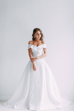 Bir kavram evlilik, çağdaş Avrupa gelin. Buket çiçek, iç Studio ücretleri. Minimalist bir düğün, beyaz renk için fikirler