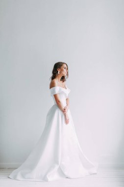 Bir kavram evlilik, çağdaş Avrupa gelin. Buket çiçek, iç Studio ücretleri. Minimalist bir düğün, beyaz renk için fikirler