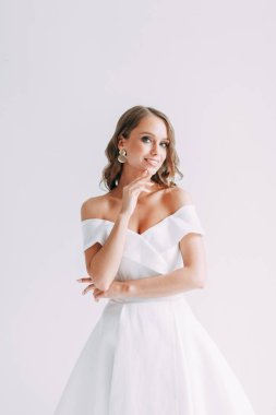 Bir kavram evlilik, çağdaş Avrupa gelin. Buket çiçek, iç Studio ücretleri. Minimalist bir düğün, beyaz renk için fikirler