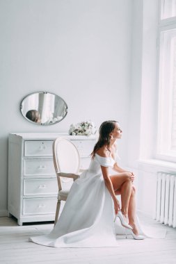 Bir kavram evlilik, çağdaş Avrupa gelin. Buket çiçek, iç Studio ücretleri. Minimalist bir düğün, beyaz renk için fikirler