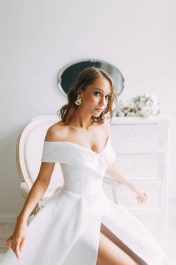 Bir kavram evlilik, çağdaş Avrupa gelin. Buket çiçek, iç Studio ücretleri. Minimalist bir düğün, beyaz renk için fikirler