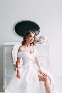 Bir kavram evlilik, çağdaş Avrupa gelin. Buket çiçek, iç Studio ücretleri. Minimalist bir düğün, beyaz renk için fikirler