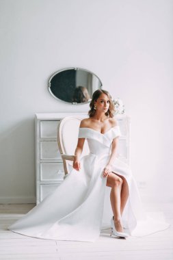 Bir kavram evlilik, çağdaş Avrupa gelin. Buket çiçek, iç Studio ücretleri. Minimalist bir düğün, beyaz renk için fikirler